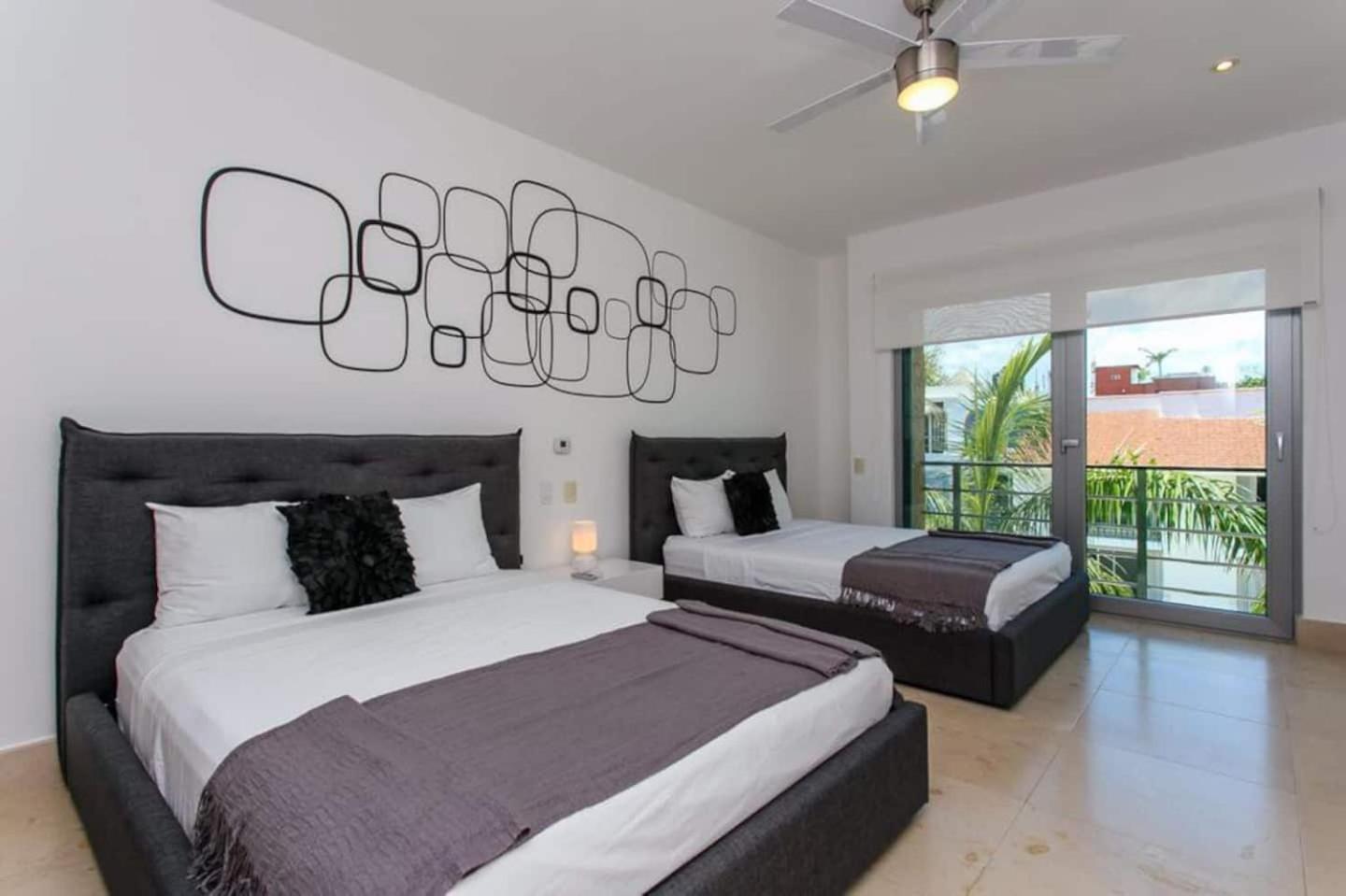 Luxurious & Central Condo In Playa Steps From The Beach Playa del Carmen Rum bild