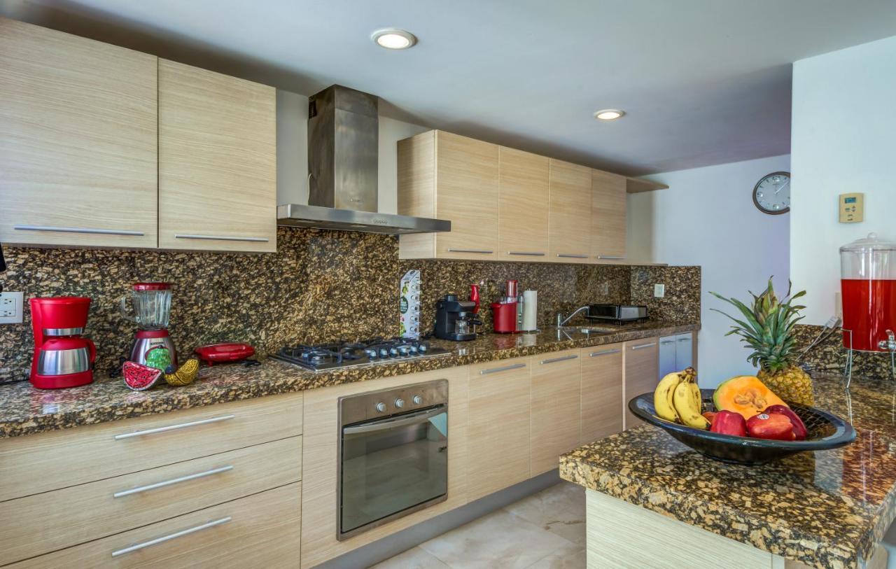Luxurious & Central Condo In Playa Steps From The Beach Playa del Carmen Exteriör bild
