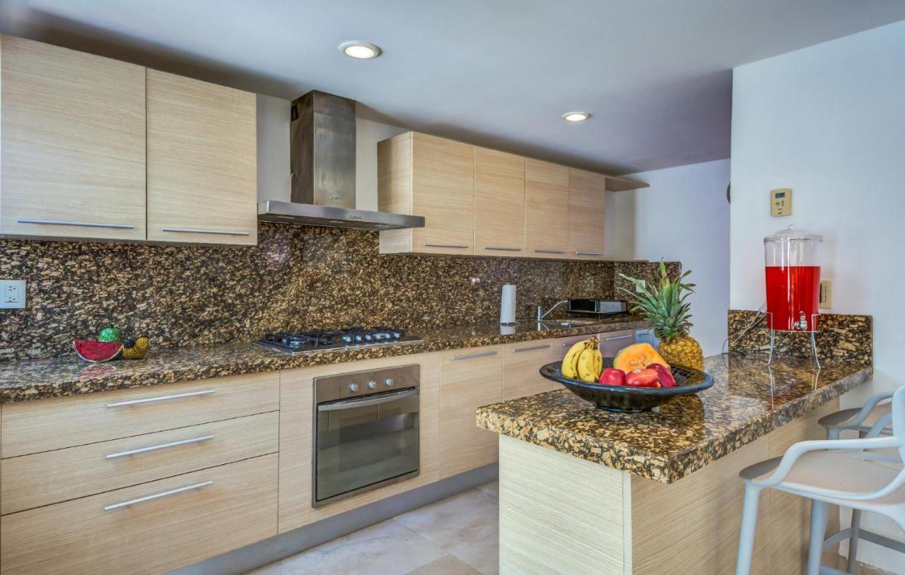 Luxurious & Central Condo In Playa Steps From The Beach Playa del Carmen Exteriör bild